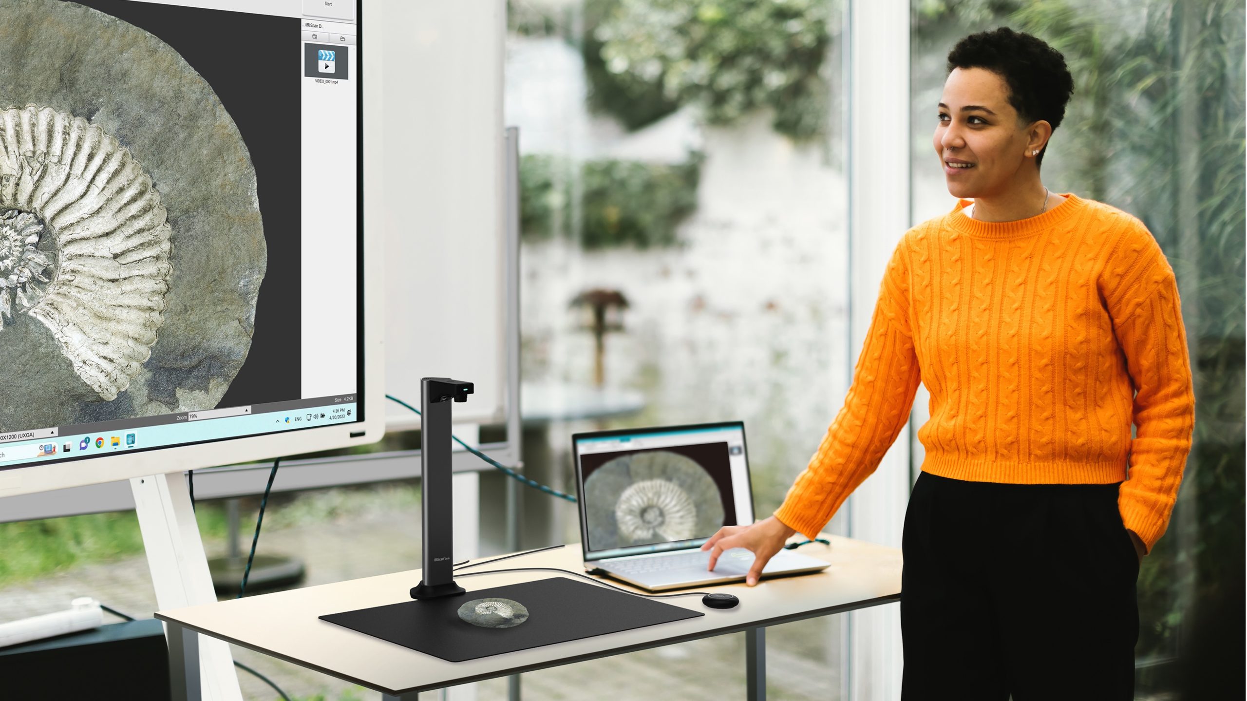 Escáner de documentos y proyector